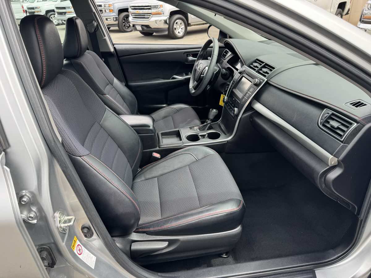 Used 2017 Toyota Camry SE FWD image 13