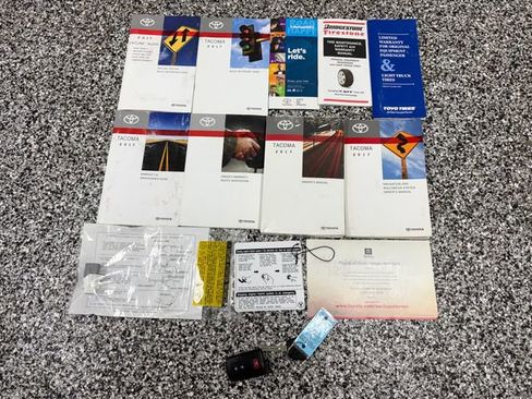 Used 2017 Toyota Tacoma TRD Sport image 15