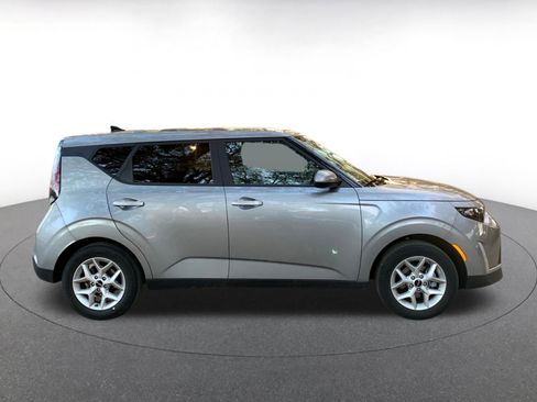 Used 2025 Kia Soul LX w/ LX Technology Package image 8