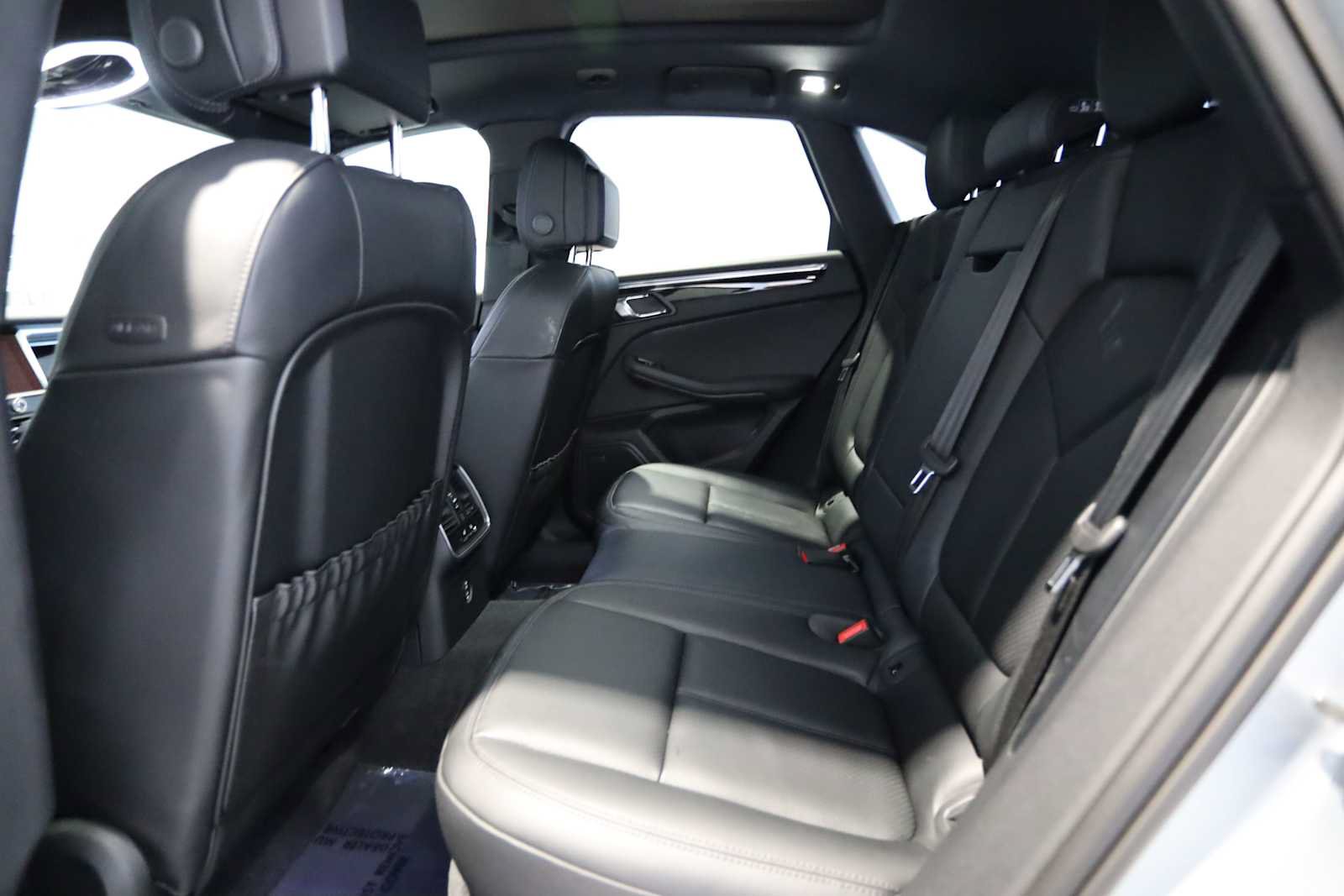 Used 2025 Porsche Macan AWD/4WD image 17