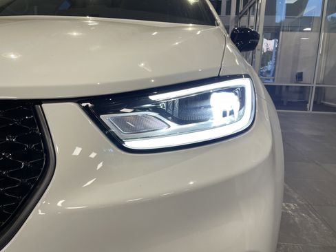 New 2026 Chrysler Pacifica Select image 5