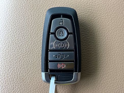 Certified 2022 Ford F450 Lariat w/ Lariat Ultimate Package AWD/4WD image 33