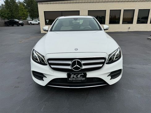 Used 2017 Mercedes-Benz E 300 4MATIC image 4