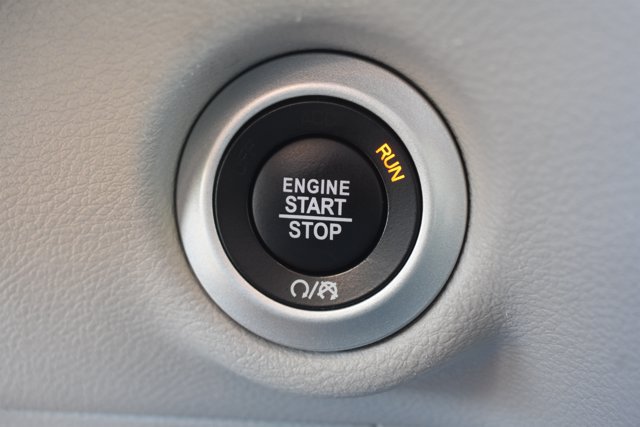 Used 2023 Chrysler Pacifica Touring-L FWD image 29