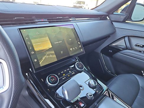 Used 2023 Land Rover Range Rover Sport SE image 15