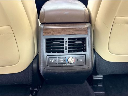 Used 2013 Toyota Avalon Limited image 30