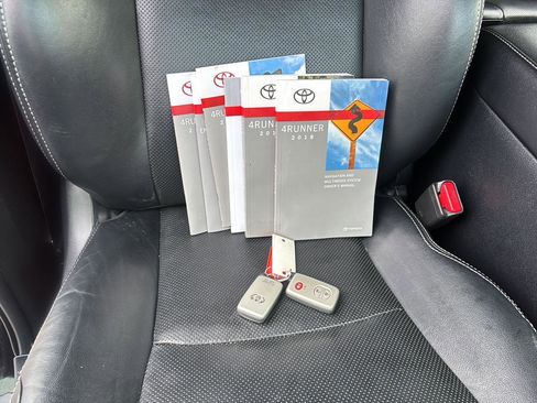 Used 2018 Toyota 4Runner Limited AWD/4WD image 21