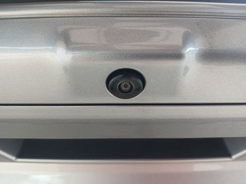 Used 2023 Ford F250 Lariat w/ Black Appearance Package image 4