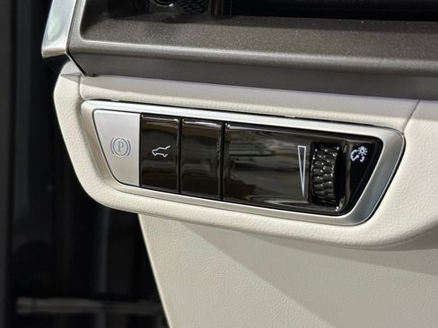 New 2026 Cadillac Vistiq Luxury AWD/4WD image 16