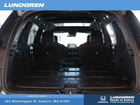 Used 2025 Honda Pilot TrailSport image 33