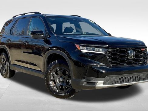 Used 2025 Honda Pilot TrailSport image 14