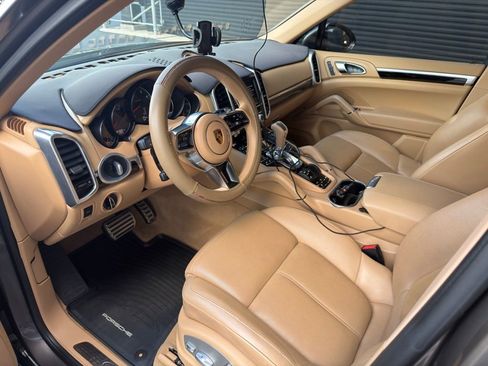 Used 2016 Porsche Cayenne image 6