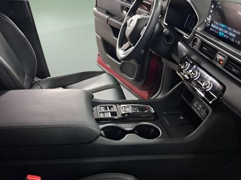 Used 2025 Honda Pilot Touring image 24