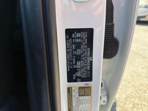 Used 2025 Kia Soul LX w/ LX Technology Package image 24