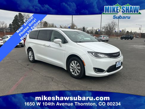 Used 2019 Chrysler Pacifica Touring Plus image 3