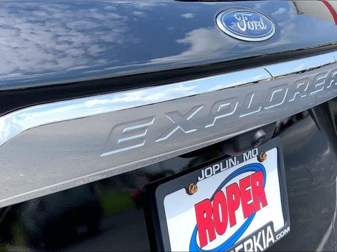 Used 2024 Ford Explorer XLT w/ Equipment Group 202A AWD/4WD image 31