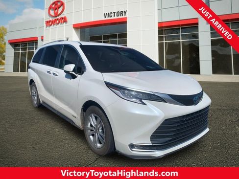 Used 2021 Toyota Sienna Limited AWD/4WD image 1