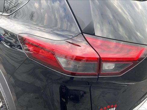 Used 2023 Nissan Rogue SV w/ SV Premium B Package image 28