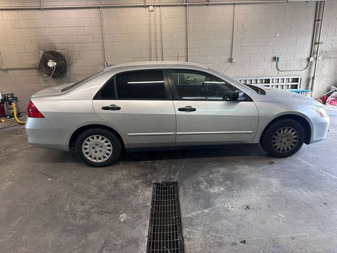 Used 2006 Honda Accord VP image 2