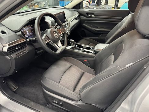 Used 2024 Nissan Altima 2.5 SV image 13
