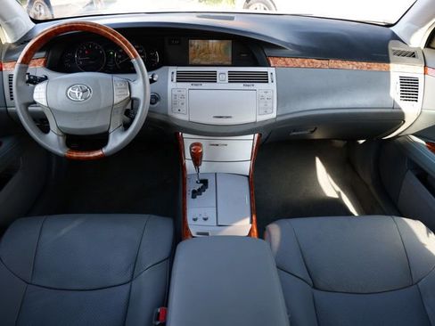 Used 2005 Toyota Avalon Limited image 2
