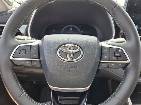 Certified 2026 Toyota Highlander Limited AWD/4WD image 24