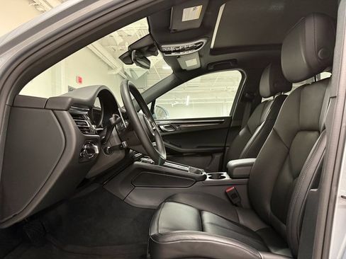 Certified 2026 Porsche Macan image 5