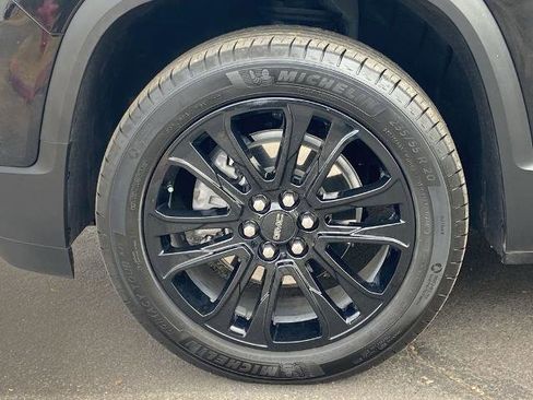 Used 2022 GMC Acadia SLE w/ Driver Convenience Package image 28