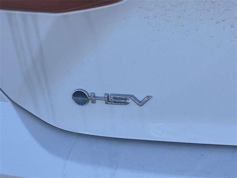 Used 2025 Toyota Camry XLE image 12