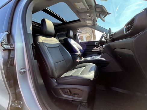 Used 2023 Ford Explorer Limited w/ Limited Technology Package RWD image 16