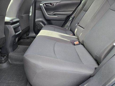 Used 2021 Toyota RAV4 LE image 11