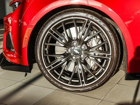 Used 2018 Chevrolet Camaro ZL1 image 15