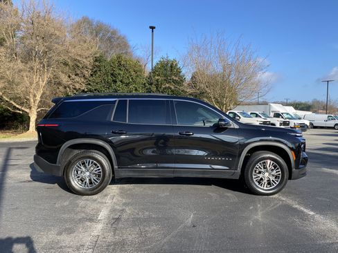 Used 2024 Chevrolet Traverse LT w/ Trailering Package image 10
