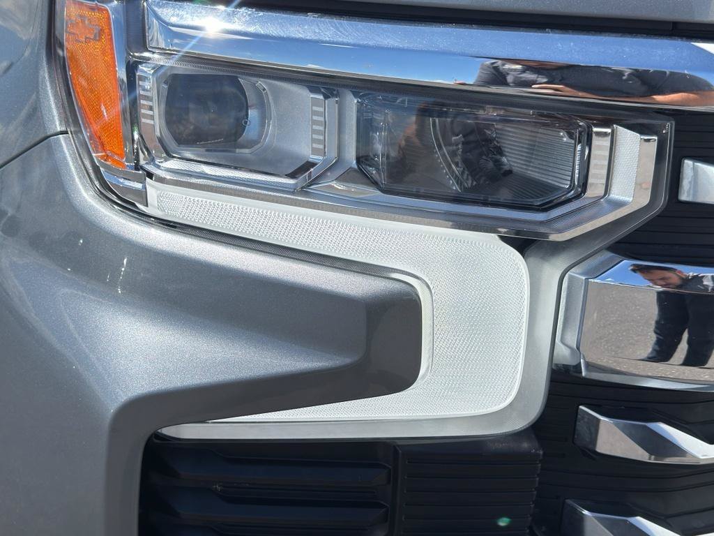 Used 2023 Chevrolet Silverado 1500 LTZ AWD/4WD image 3