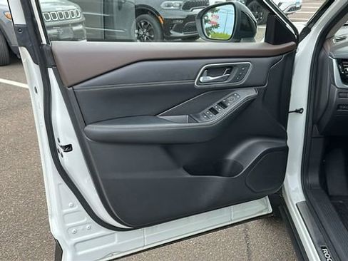 Certified 2023 Nissan Rogue Platinum w/ Platinum Premium Package AWD/4WD image 8