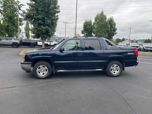 Used 2005 Chevrolet Avalanche Z71 w/ Sun And Sound Package AWD/4WD image 2