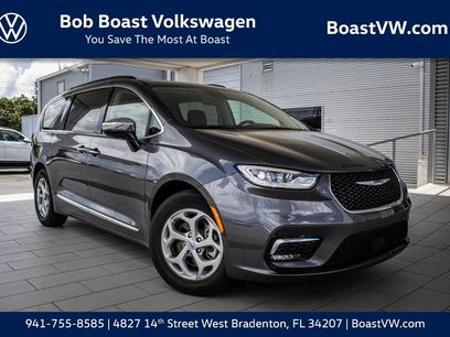 Used 2023 Chrysler Pacifica Limited