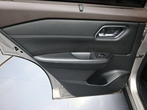 Used 2021 Nissan Rogue SL AWD/4WD image 28