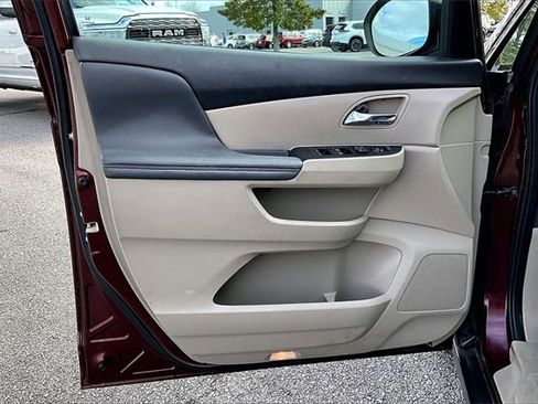Used 2016 Honda Odyssey SE image 17