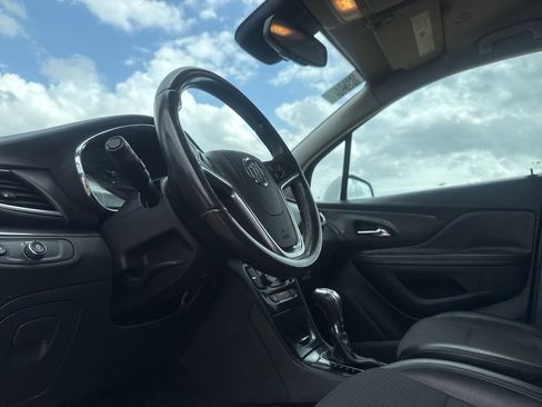 Used 2022 Buick Encore Preferred image 35