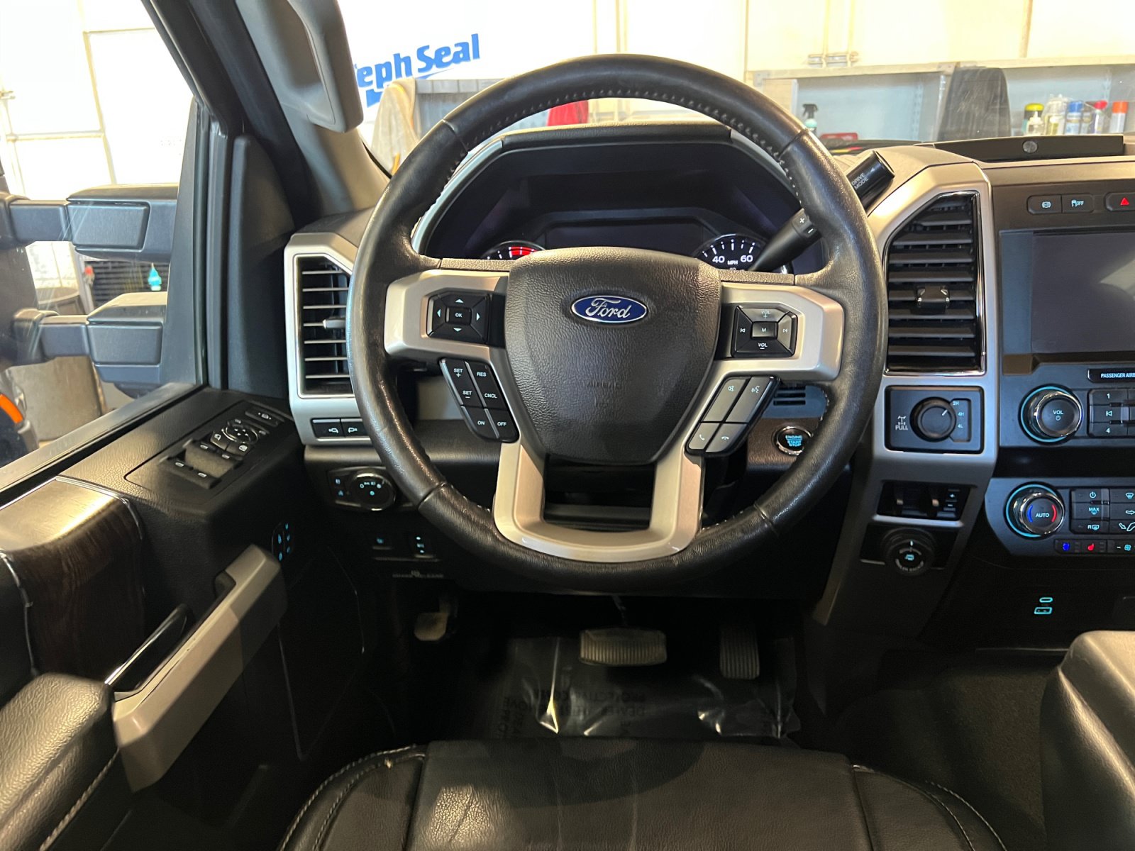 Used 2020 Ford F350 Lariat AWD/4WD image 9