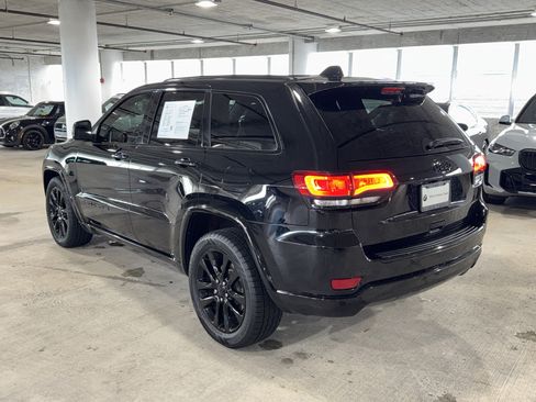 Used 2018 Jeep Grand Cherokee Altitude RWD image 6