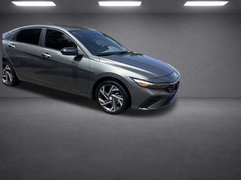 Used 2025 Hyundai Elantra Sport FWD image 15