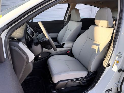 Certified 2022 Honda HR-V LX image 12