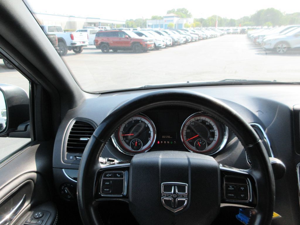 Used 2018 Dodge Grand Caravan SE FWD image 29