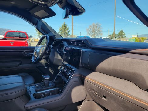 Used 2024 GMC Sierra 1500 AT4 w/ Technology Package image 20