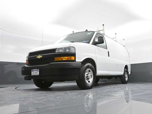 Used 2020 Chevrolet Express 2500 image 32