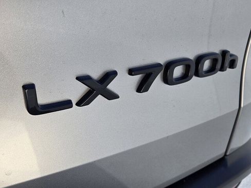 New 2026 Lexus LX 700h Luxury image 10