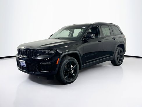 Used 2023 Jeep Grand Cherokee Limited w/ Black Appearance Package AWD/4WD image 1