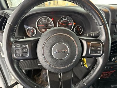 Used 2017 Jeep Wrangler Unlimited Rubicon AWD/4WD image 15